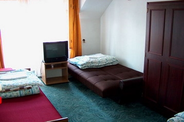 Polonia Privát Łącko, Exteriorul